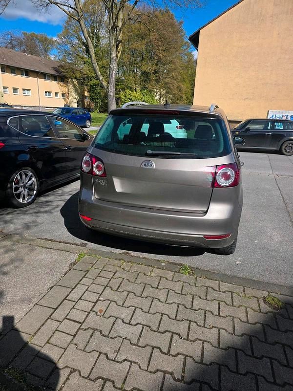 Gebraucht VW Golf VII 84 PS (61 kW) 2012 Gold Kleinwagen