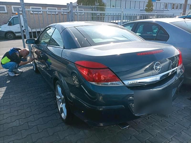 Second-hand Opel Astra 2024 Albastru Cabrio