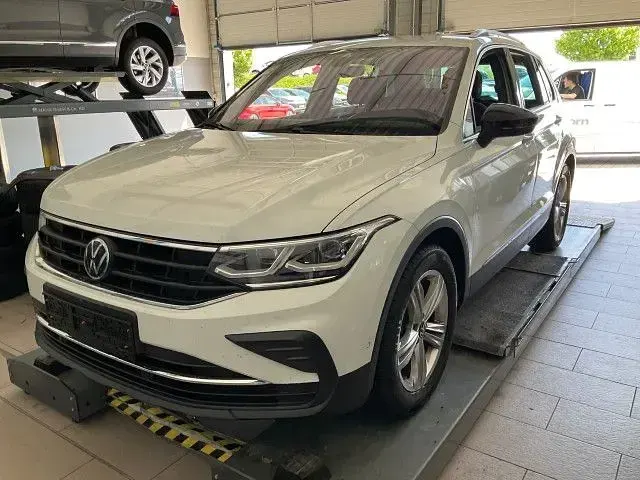Gebraucht VW Tiguan Move 150 PS (110 kW) 2023 Pure white SUV