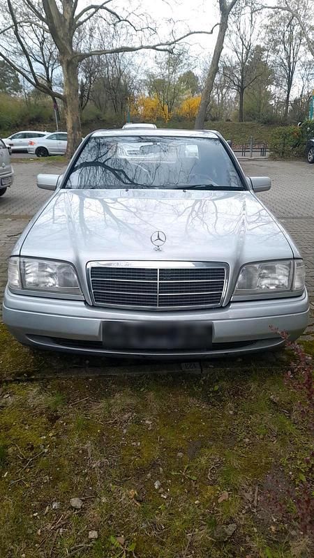Gebraucht Mercedes C220 150 PS (110 kW) 1993 Silber Limousine