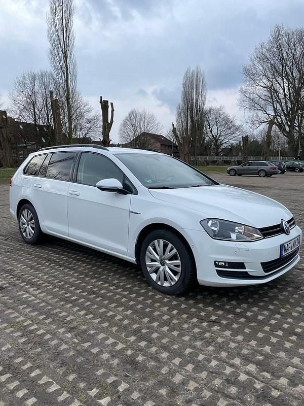 Weiß Gebraucht 2015 VW Golf VII Cup Kombi | 11.100 € (Fairer Preis) - Bild 1/4