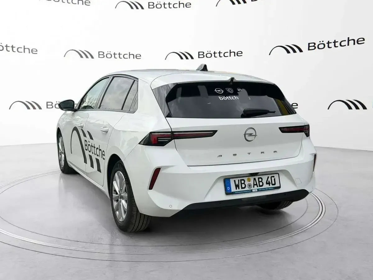 Gebraucht Opel Astra Edition 131 PS (96 kW) 2021 Jade weiss/arktis weiss Limousine