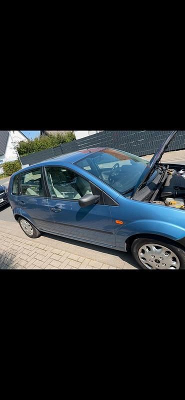 Blau Gebraucht 2003 Ford Fiesta Kleinwagen | 300 € (Superpreis) - Bild 1/4
