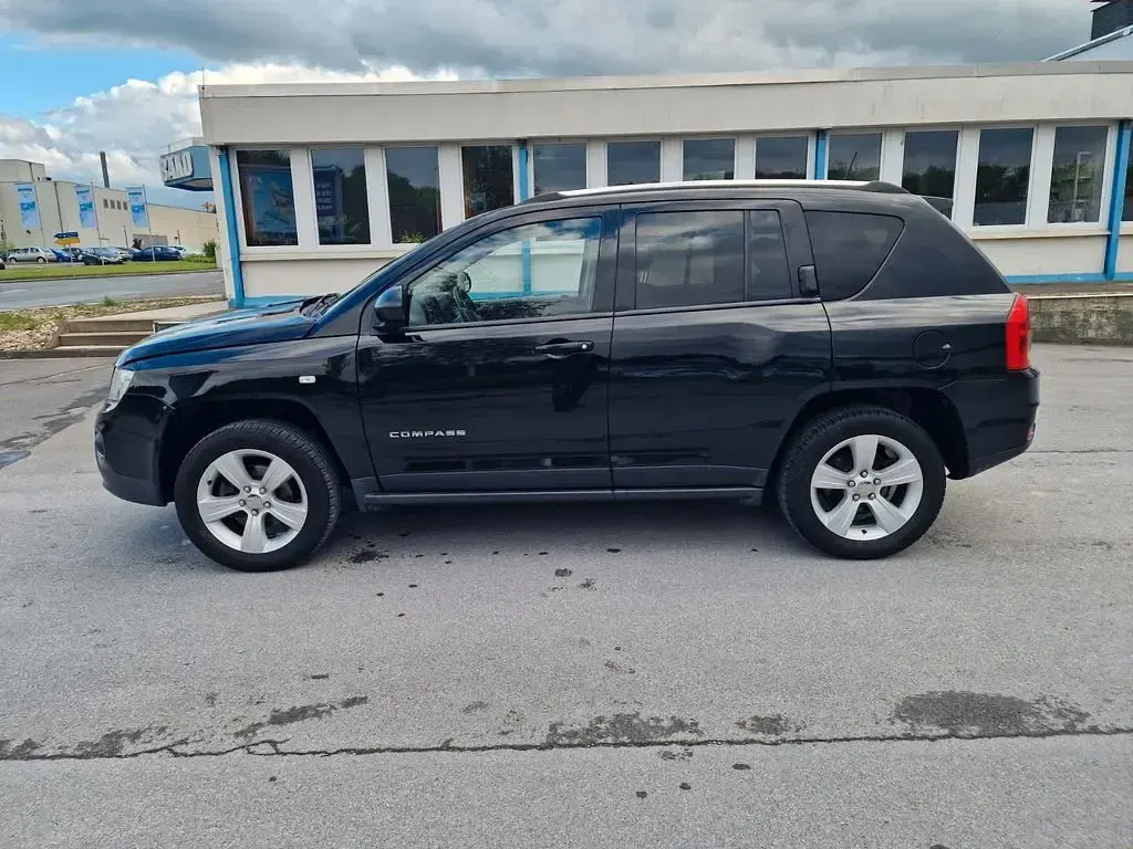 Gebraucht Jeep Compass Sport 156 PS (114 kW) 2013 Schwarz SUV