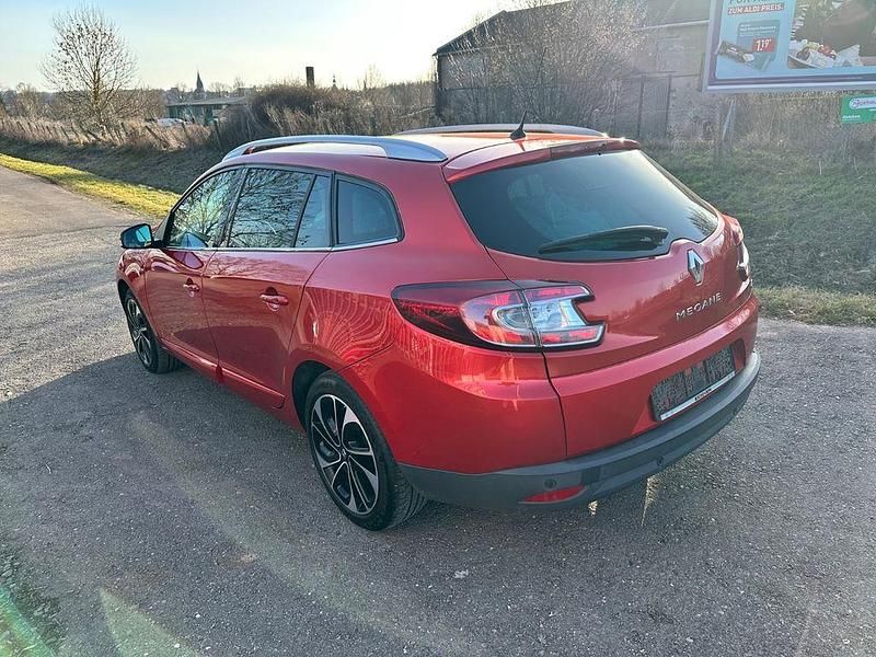 Gebraucht Renault Mégane III Bose Edition 110 PS (80 kW) 2015 Rot Limousine