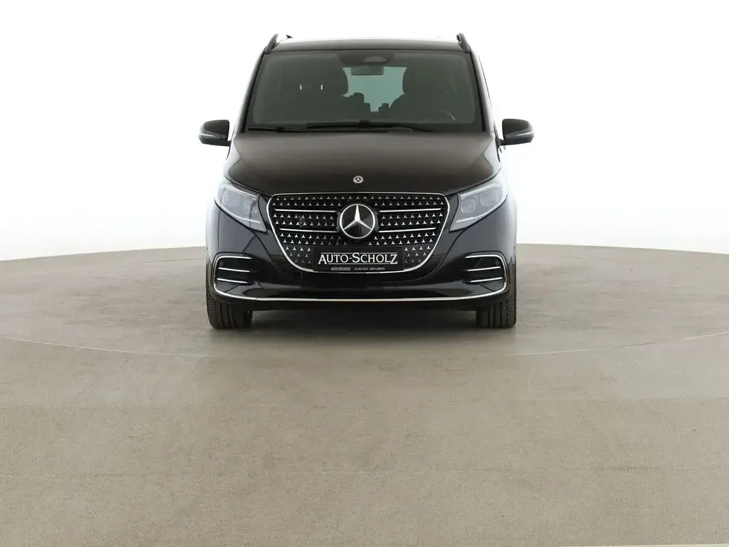 Gebraucht Mercedes V220 Style 163 PS (119 kW) 2025 Schwarz Van / Kleinbus