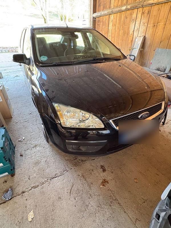 Gebraucht Ford Focus Ghia 116 PS (85 kW) 2004 Schwarz Limousine