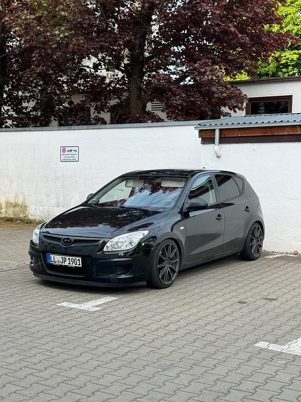 Schwarz Gebraucht 2009 Hyundai i30 Kleinwagen | 4.000 € (Teuer) - Bild 1/4