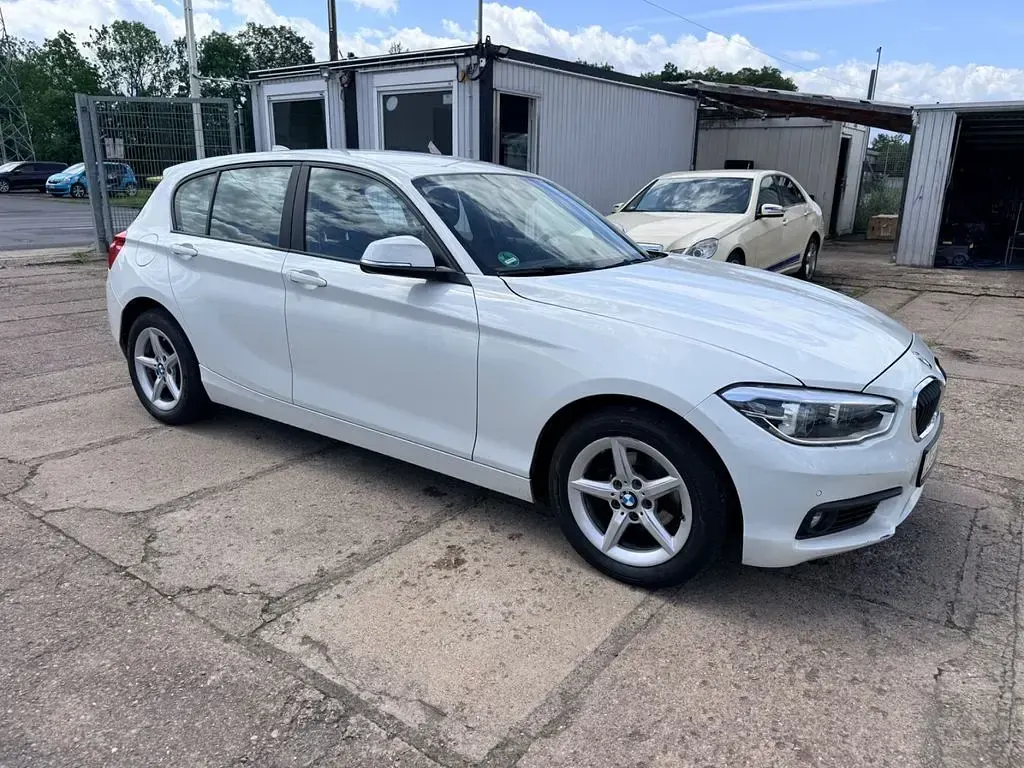 Gebraucht BMW 116 Advantage 116 PS (85 kW) 2016 Weiß Kleinwagen
