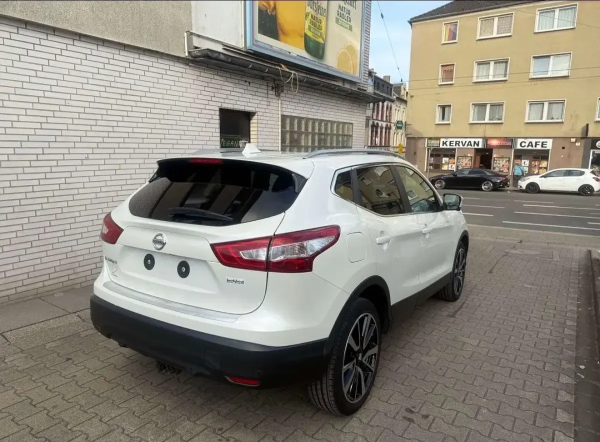 Gebraucht Nissan Qashqai Tekna 116 PS (85 kW) 2015 Weiß SUV
