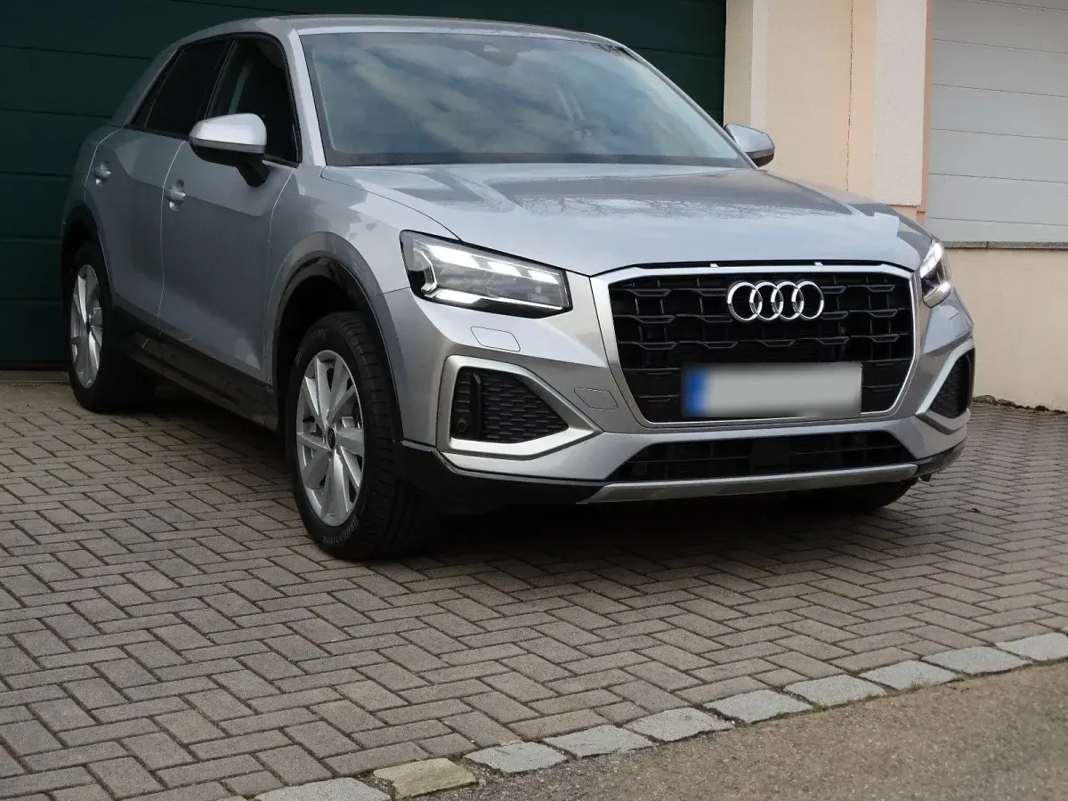 Gebraucht Audi Q2 Ambiente 150 PS (110 kW) 2025 Silber SUV