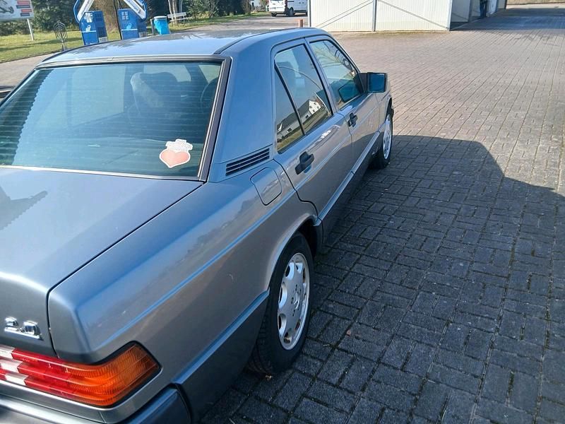 Gebraucht Mercedes 190 122 PS (89 kW) 1991 Grau Limousine