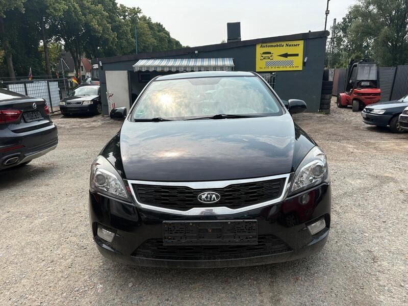 Schwarz Gebraucht 2011 Kia Ceed 2 Limousine | 2.100 € (Guter Preis) - Bild 1/4