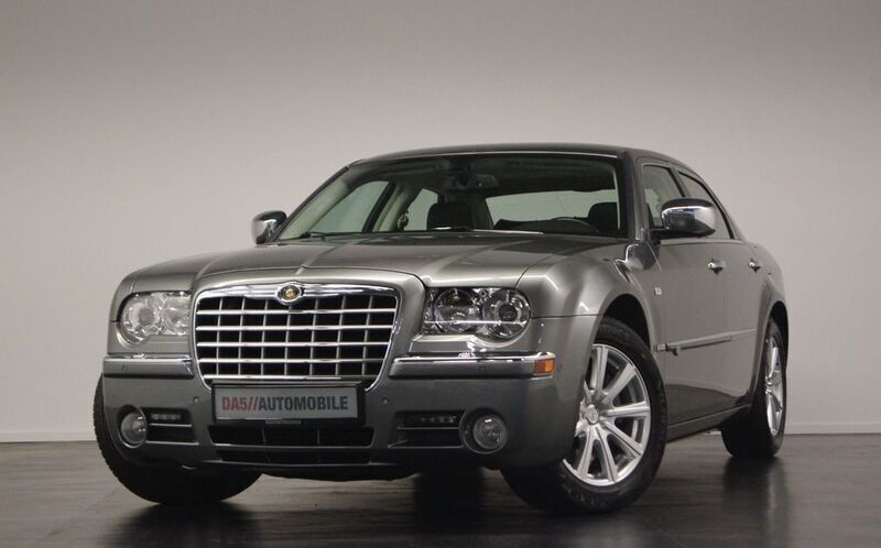 Grau Gebraucht 2010 Chrysler 300C Limousine | 18.400 € - Bild 1/4