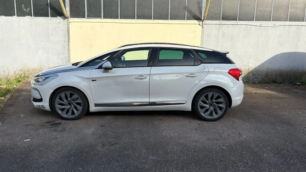 Gebraucht Citroën DS5 Sport Chic 163 PS (119 kW) 2012 Weiß Kleinwagen