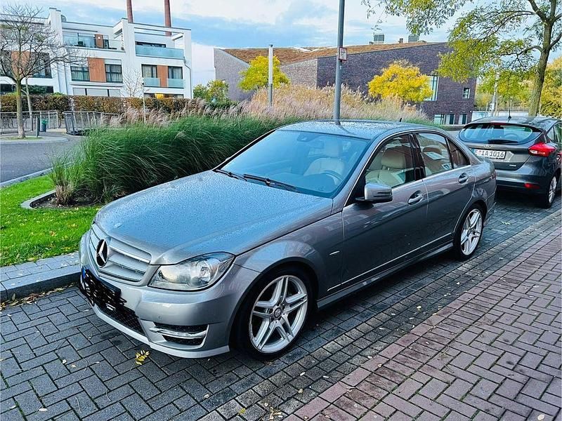 Silber Gebraucht 2011 Mercedes C200 Limousine | 14.000 € (Fairer Preis) - Bild 1/4
