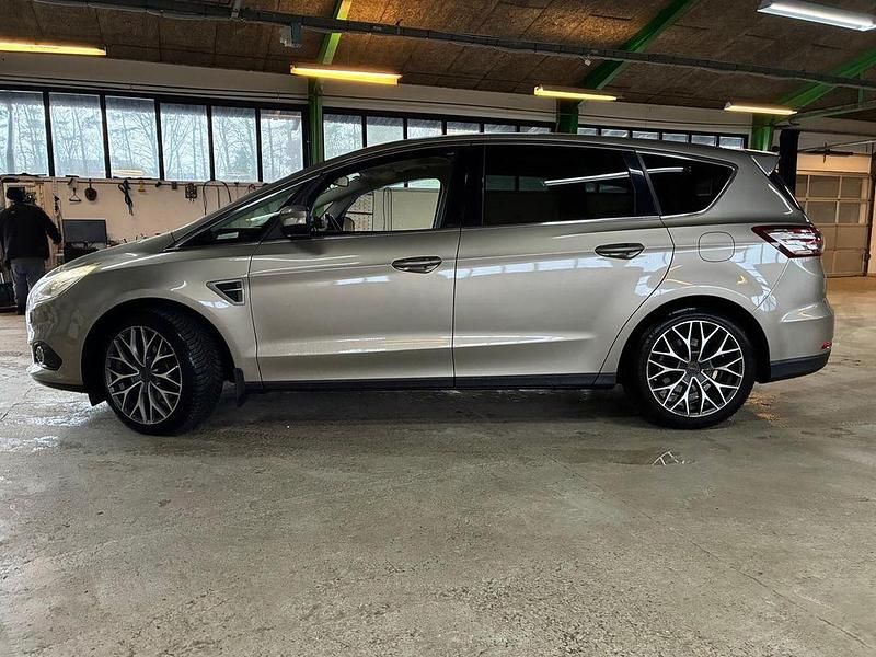 Gebraucht Ford S-MAX Titanium 150 PS (110 kW) 2016 Silber Van / Kleinbus