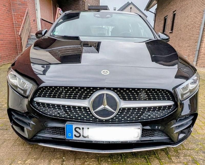 Gebraucht Mercedes A200 AMG line 163 PS (119 kW) 2019 Schwarz Limousine