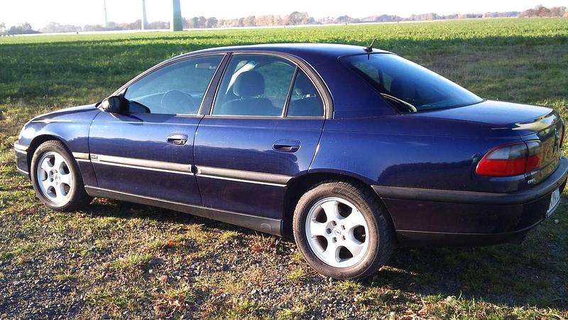 Gebraucht Opel Omega Edition 170 PS (125 kW) 1999 Blau Limousine