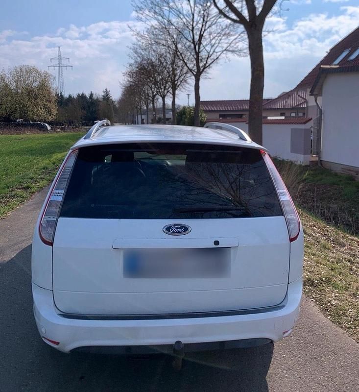 Gebraucht Ford Focus 107 PS (78 kW) 2009 Weiß Kombi