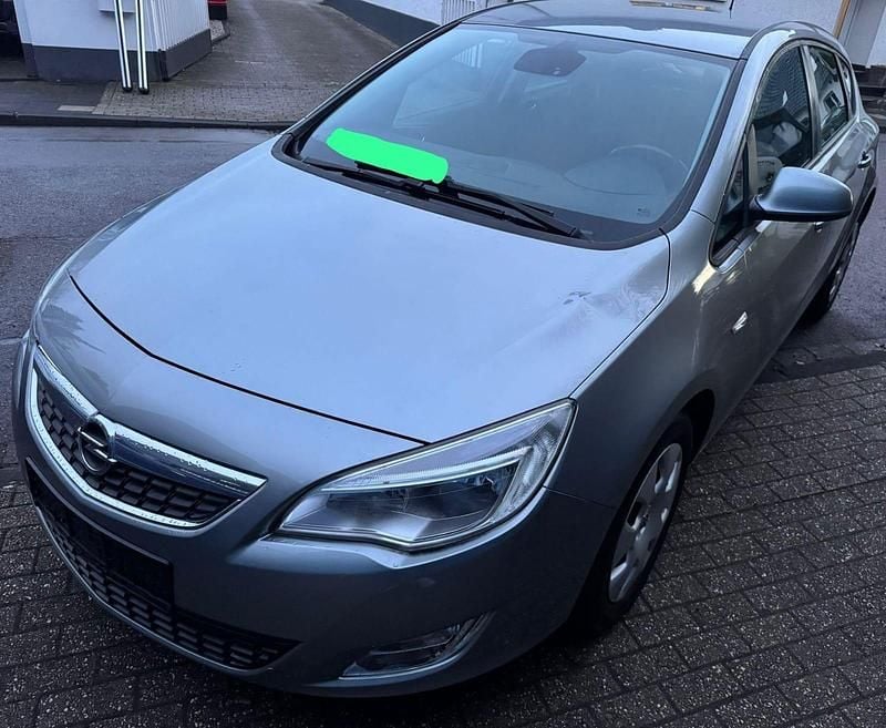 Silber Gebraucht 2012 Opel Astra Limousine | 2.999 € (Superpreis) - Bild 1/4