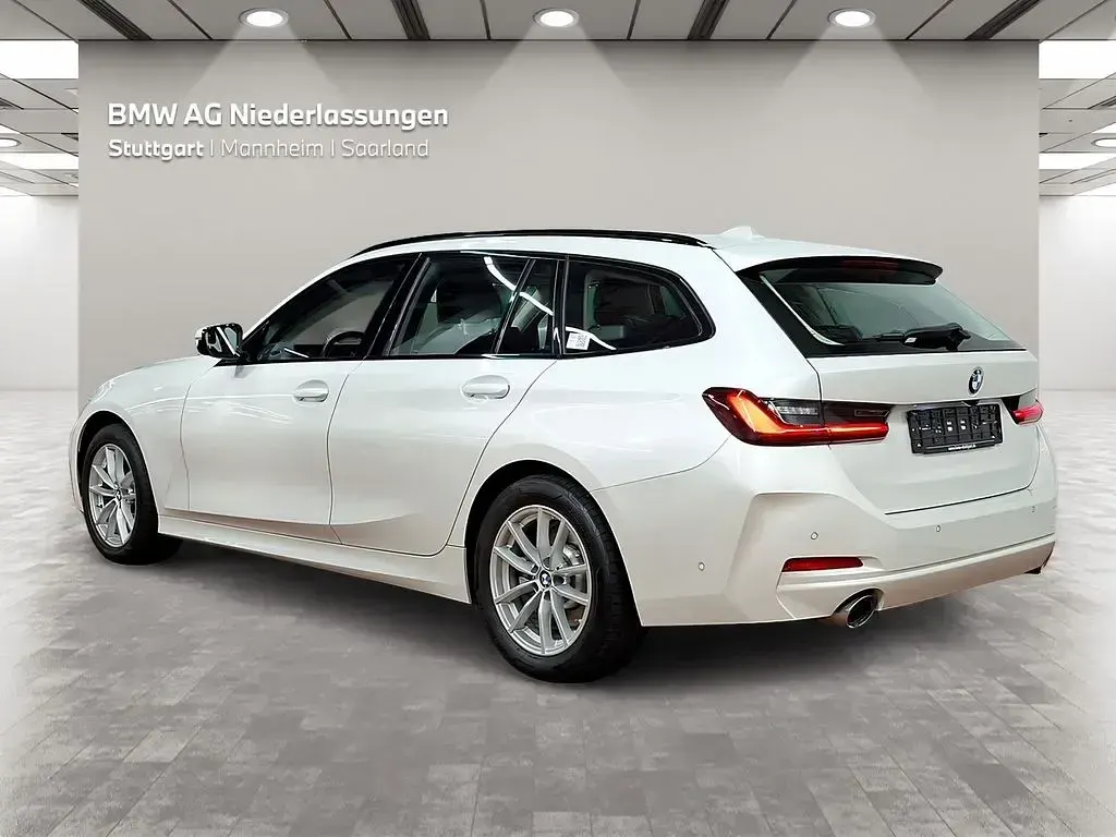 Gebraucht BMW 330 Sport Line 286 PS (210 kW) 2023 Weiß Kombi