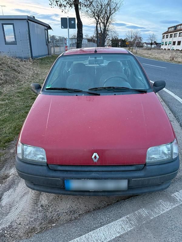 Second-hand Renault Clio 54 CP (39 kW) 1996 Roșu Hatchback