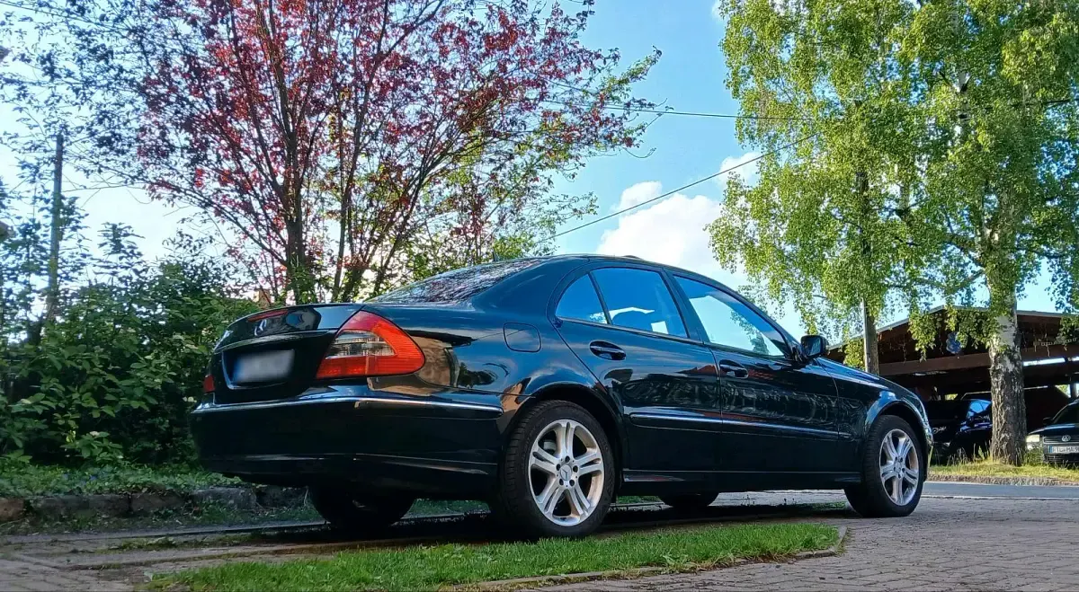 Gebraucht Mercedes E350 Avantgarde 272 PS (200 kW) 2007 Schwarz Limousine