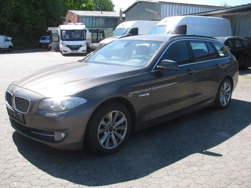 Braun Gebraucht 2011 BMW 525 Kombi | 4.980 € (Guter Preis) - Bild 1/4