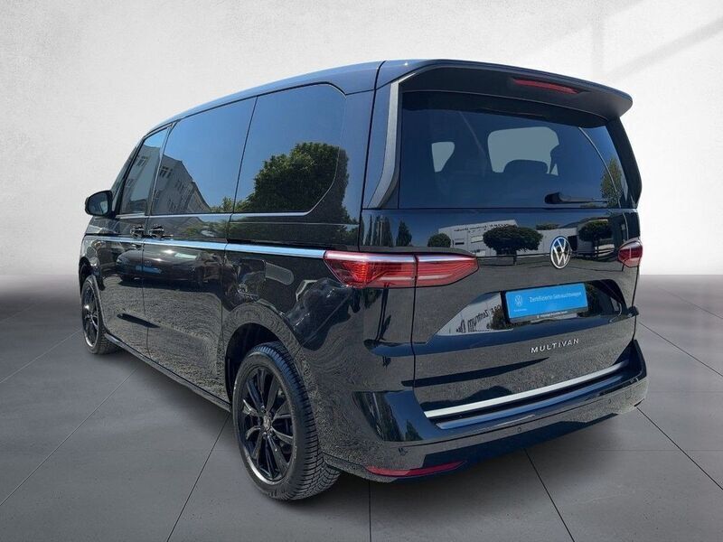 Gebraucht VW T7 Style 150 PS (110 kW) 2024 Schwarz Van