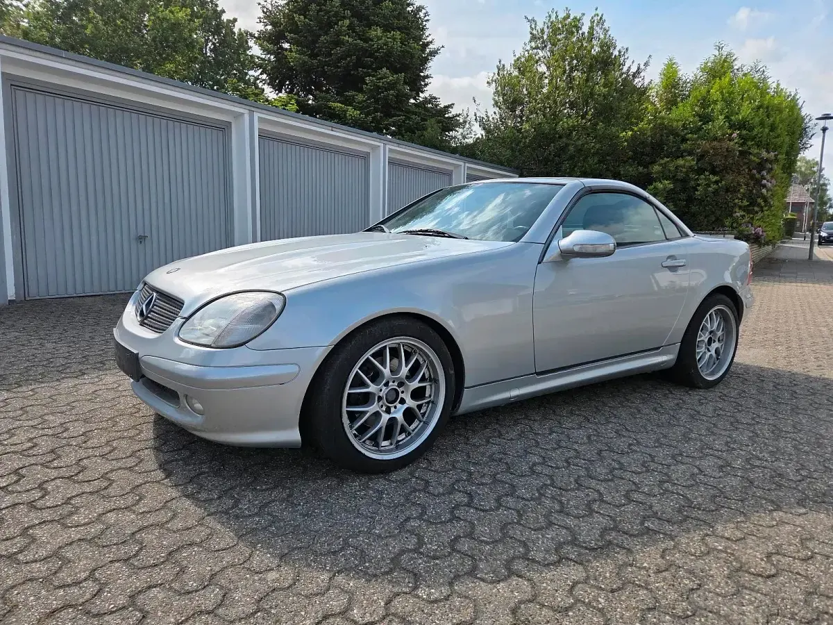 Gebraucht Mercedes CLK230 197 PS (144 kW) 2004 Silber Cabrio