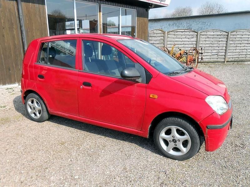 Gebraucht Daihatsu Cuore Plus 58 PS (42 kW) 2005 Purered Kleinwagen