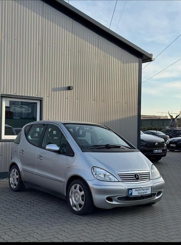 Grau Gebraucht 2002 Mercedes A160 Kleinwagen | 399 € (Superpreis) - Bild 1/4