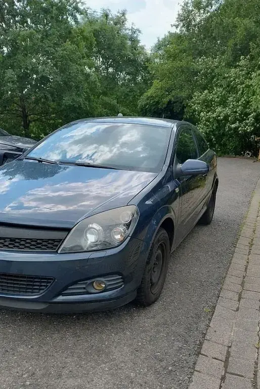 Gebraucht Opel Astra GTC Edition 140 PS (102 kW) 2009 Grau Kleinwagen