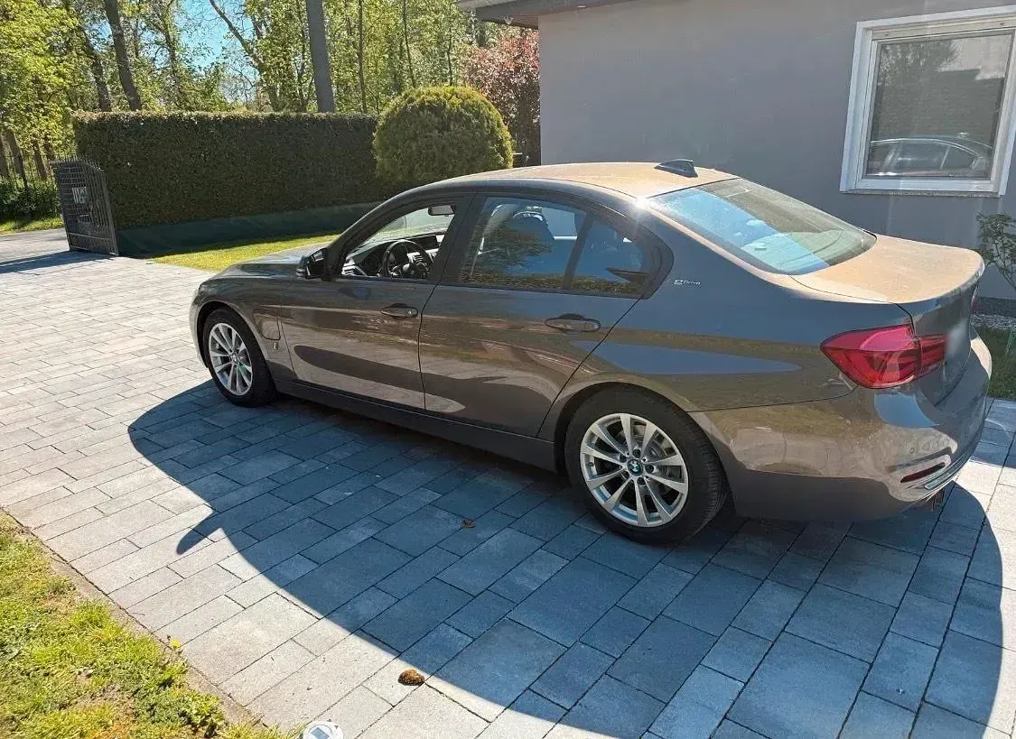 Gebraucht BMW 330e 256 PS (188 kW) 2017 Grau Limousine