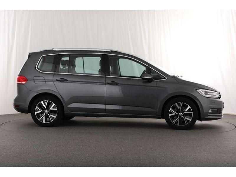 Gebraucht VW Touran Highline 150 PS (110 kW) 2019 Grau Van / Kleinbus