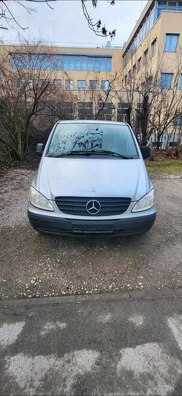 Silber Gebraucht 2004 Mercedes Vito Van | 7.666 € - Bild 1/4