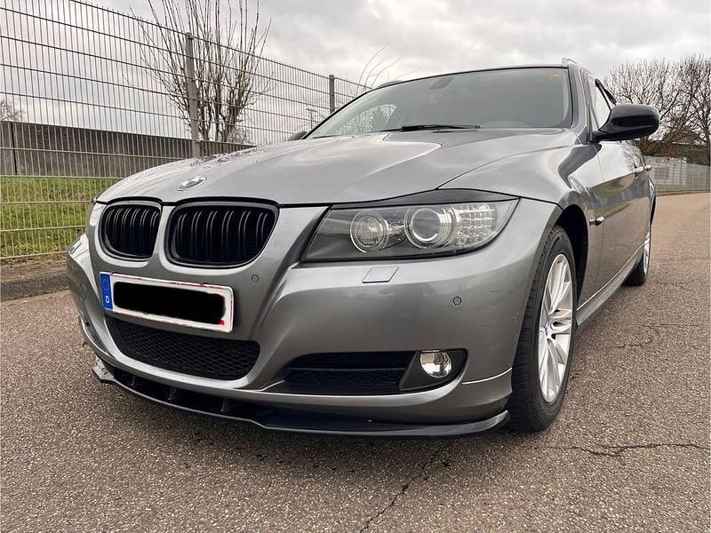 Grau Gebraucht 2011 BMW 320 Exclusive Kombi | 5.300 € (Guter Preis) - Bild 1/4