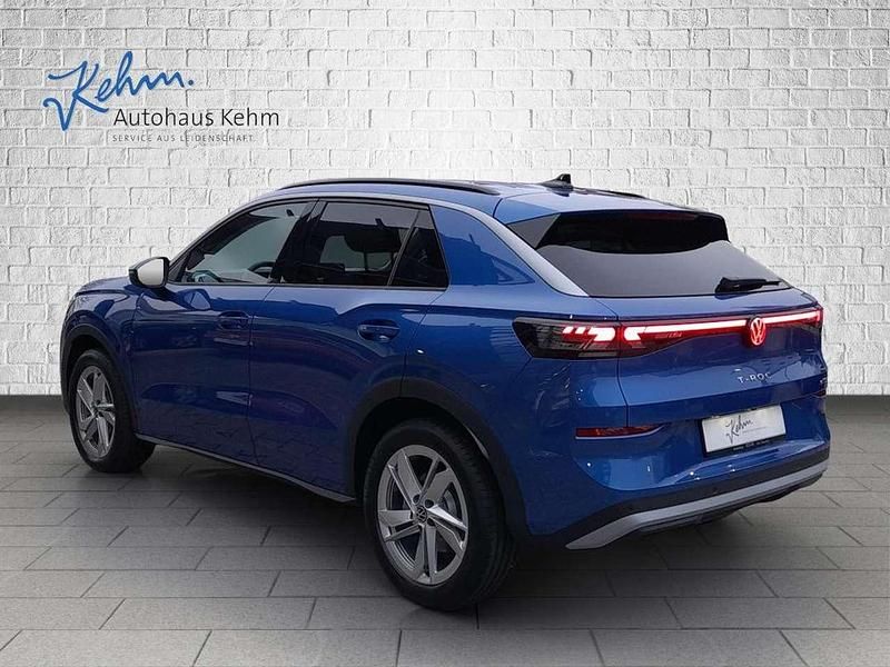 Neu VW T-Roc Life 150 PS (110 kW) 2025 Celestial blue metallic SUV