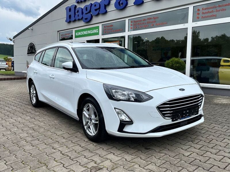 Weiß Gebraucht 2021 Ford Focus Cool & Connect Kombi | 12.990 € (Etwas zu teuer) - Bild 1/4