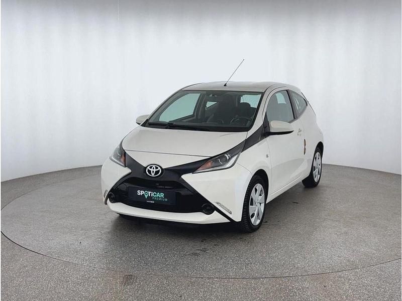 Gebraucht Toyota Aygo X-play 69 PS (50 kW) 2018 Weiß Kleinwagen