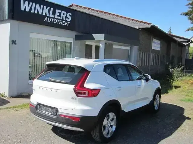 Gebraucht Volvo XC40 Momentum 150 PS (110 kW) 2019 Ice white, solid SUV