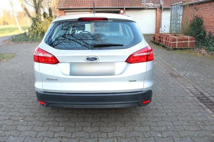 Gebraucht Ford Focus Trend 101 PS (74 kW) 2017 Silber Kombi