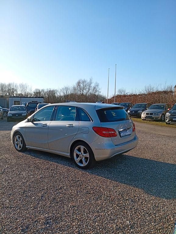 Gebraucht Mercedes B180 Edition 109 PS (80 kW) 2012 Silber Van / Kleinbus
