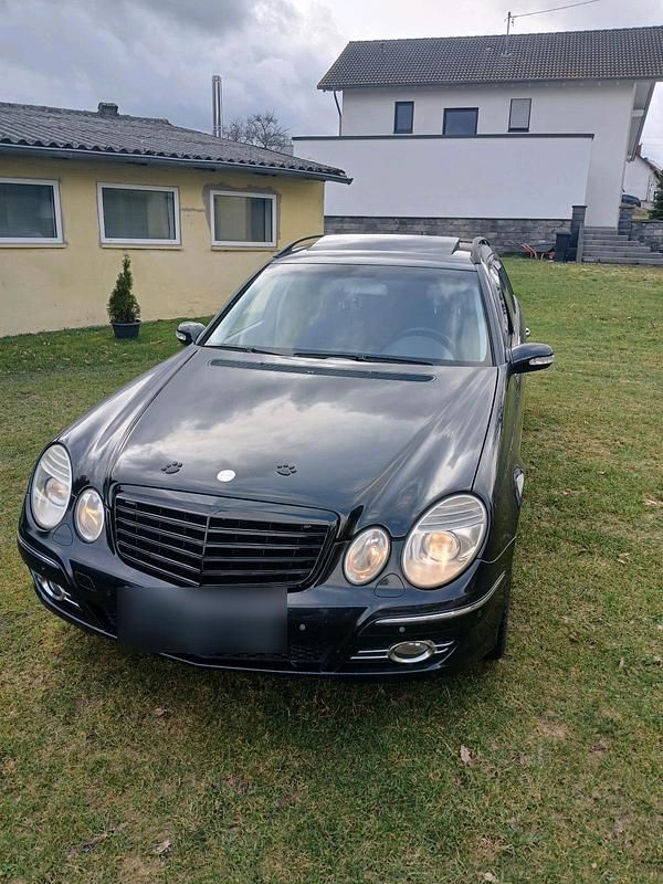Gebraucht Mercedes E200 163 PS (119 kW) 2005 Schwarz Kombi