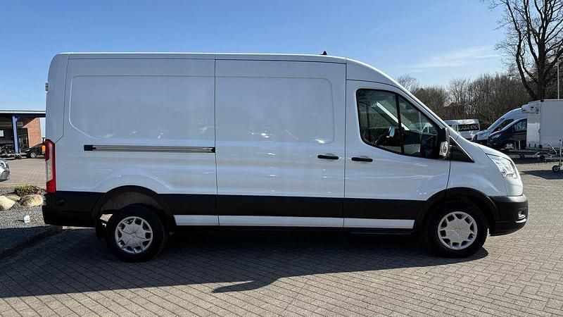 Gebraucht Ford Transit Trend 131 PS (96 kW) 2022 Weiß Van / Kleinbus