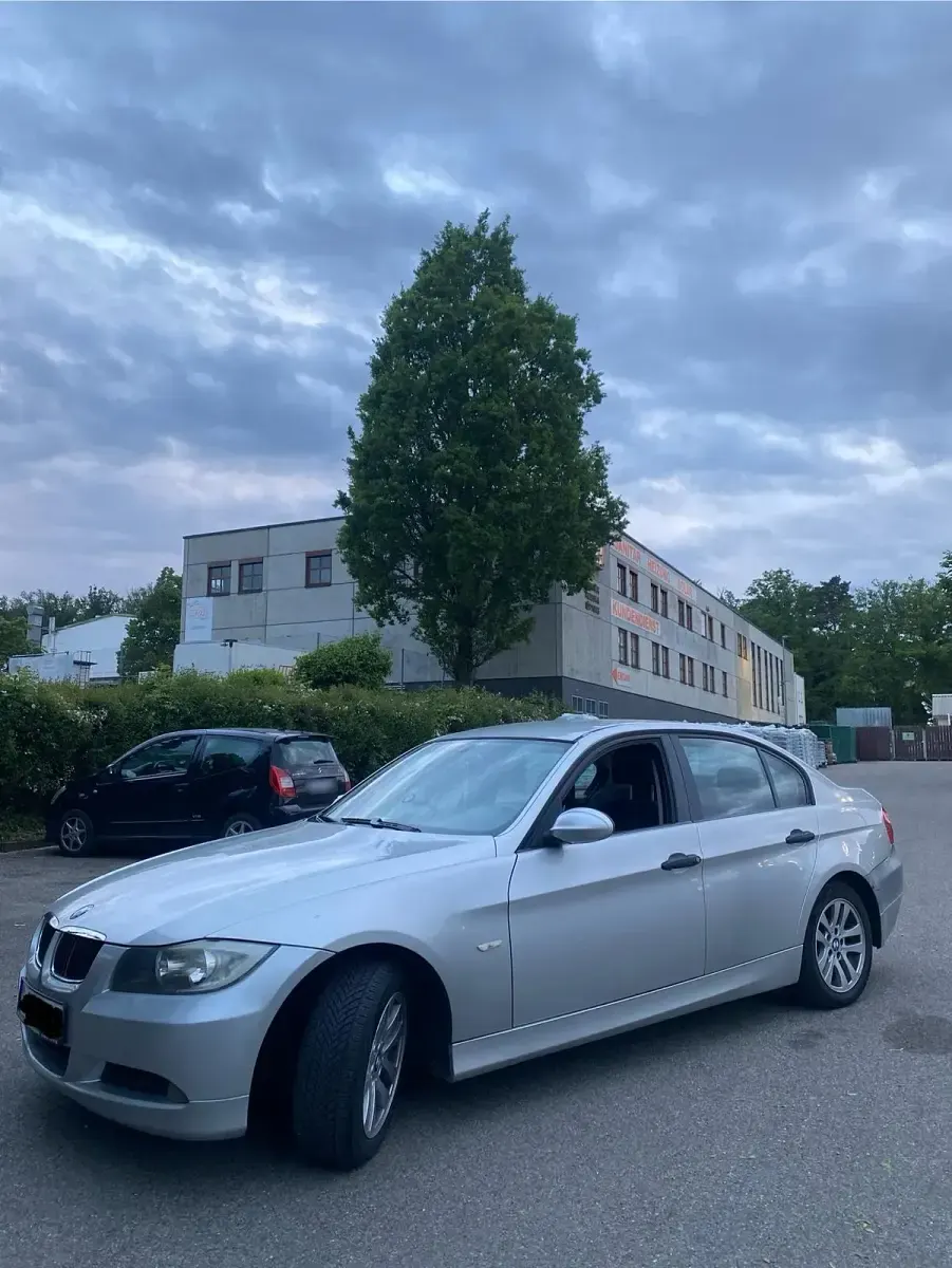 Gebraucht BMW 318 143 PS (105 kW) 2006 Grau Limousine