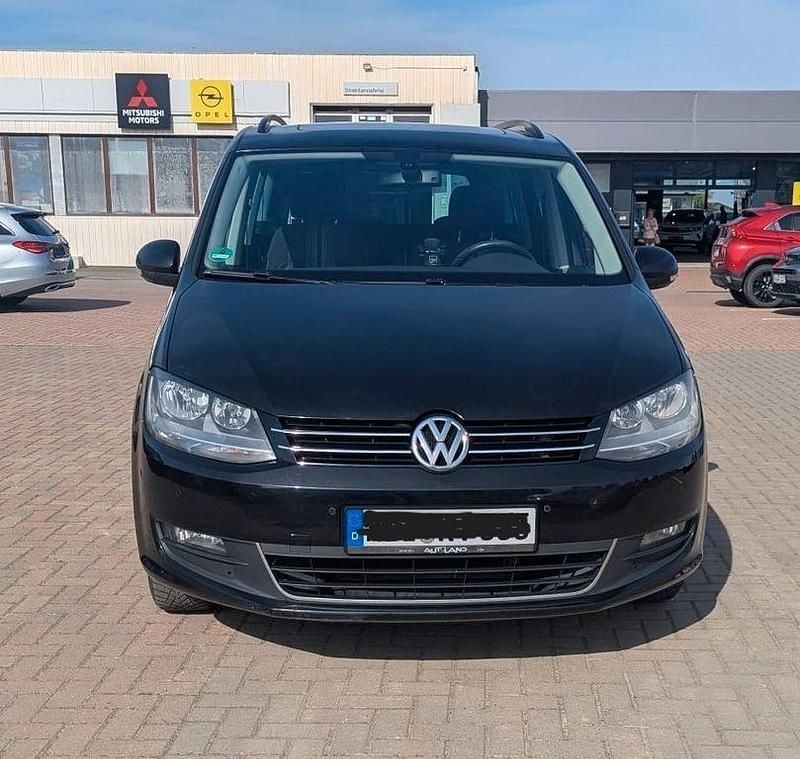 Second-hand VW Sharan 170 CP (125 kW) 2012 Negru Monovolum