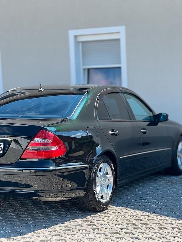 Schwarz Gebraucht 2004 Mercedes E270 Avantgarde Limousine | 6.000 € (Etwas zu teuer) - Bild 1/4