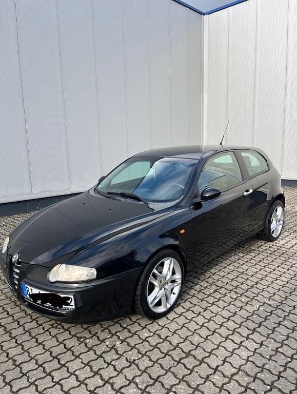 Gebraucht Alfa Romeo 147 105 PS (77 kW) 2003 Schwarz Kleinwagen